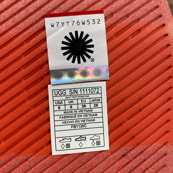 Ugg pool slides womens size 8 - Picture 3 of 9